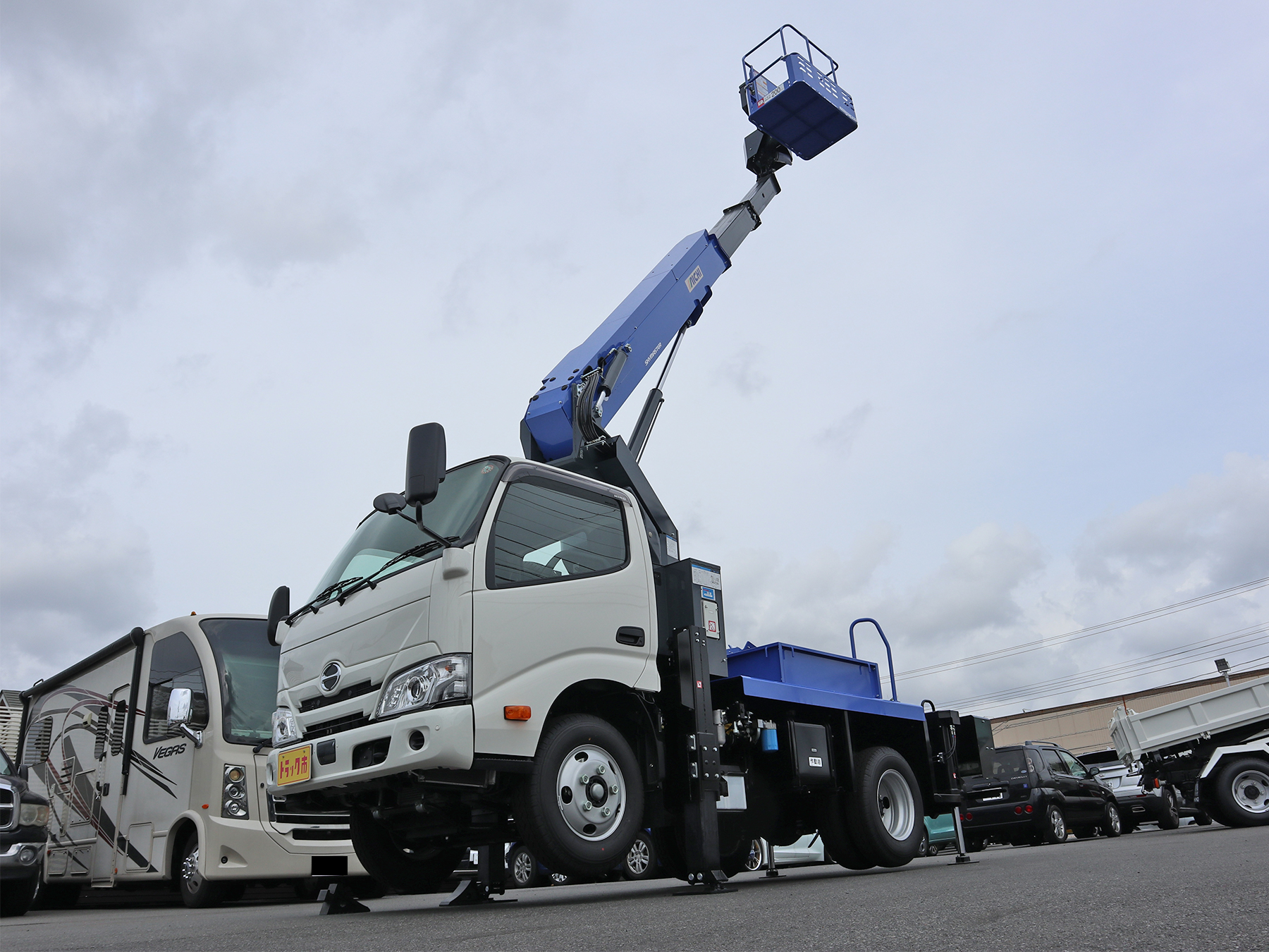 日野デュトロ高所作業車